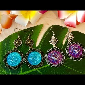 Handmade resin earrings with 2 pairs are yours !!